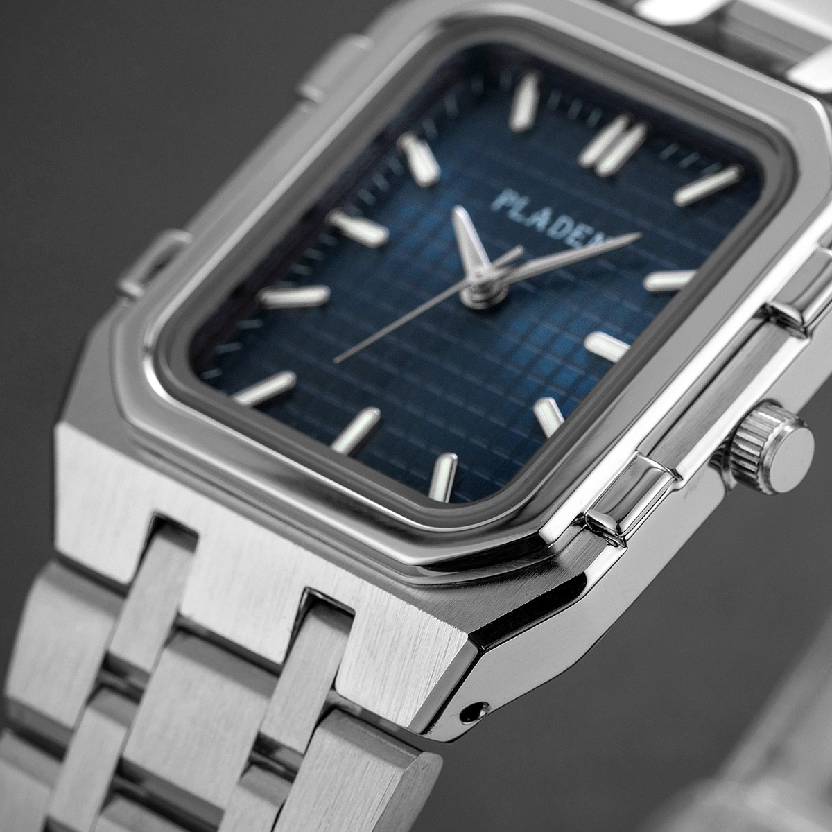 العلامة التجارية الفاخرة الأزر - مراجعة Luxury Watch Maker وسعره