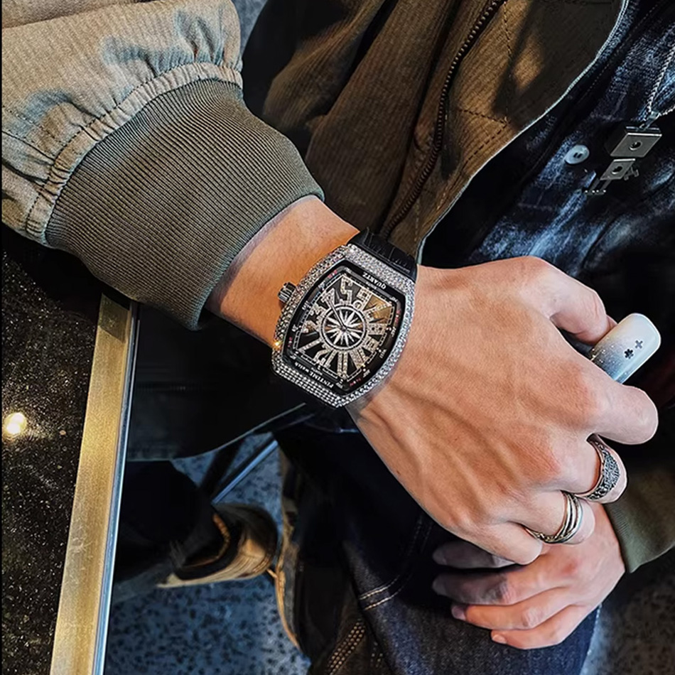 ساعة يد فاخرة للرجال مرصعة بال - مراجعة Luxury Watch Maker وسعره
