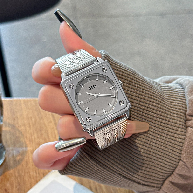 ساعة يد نسائية أنيقة بتصميم مي - مراجعة Luxury Watch Gift For Her وسعره